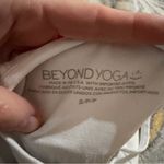 Beyond Yoga  white Spacedye Slim Racerback Cropped Tank size small Photo 5