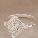 Boutique NEW 14k White Gold Plated Cut Out Filigree Hollow Flower Ring,‎ Size 7 Photo 9