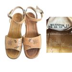 Dansko Y2K‎ 2000'S VTG. FLORAL LEATHER  CHUNKY SANDALS HEELS SZ. 7/37. Photo 3