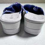 Bzees  7W Blue Tie DyeBow Embellished Washable Slide Sandals Photo 6