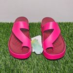 Crocs  Getaway Platform Toe Loop - Dragon Fruit - Women's Size 8 - 210834 Photo 1