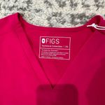 FIGS NWT  Casma 3 Pocket Scrub Top Photo 3