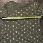 Chico's  Sz 1 (MEDIUM) Cotton Blend Slub Foil Palm Tee Olive Green Gold EUC‎ Photo 4