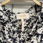 Laundry by Shelli Segal  Women’s Black and White V-Neck Floral Blouse Size L Photo 2
