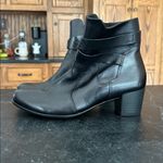 ECCO Shape M35 Ankle Boots Black Leather Heeled Round Toe Comfort Fall size 5.5 Photo 3