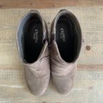 Crown Vintage light green brown ankle boots with 3 inch heel sz 7.5 Photo 4