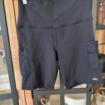 Alo Yoga  Biker Shorts High rise Waist Cargo pockets Black 7” Inseam workout Photo 6