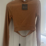 Le lis Cut Out Crop Shirt Medium  Photo 0