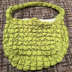 Free People Movement Elegant green handbag with a unique textured design. Ideal for any event. Photo 0