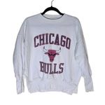 Abercrombie & Fitch  White Chicago Bulls Crewneck Sweatshirt XS Basketball GUC‎ Photo 0