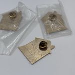 Dept 56 Collectable 1995 Christmas Pin “Home For The Holidays” Rare & New Item White Photo 4