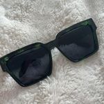 Pretty Little Thing Green Sunglasses Photo 0