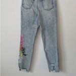 Tinseltown  Women's size 7 High Rise Mom Jeans Painted Leg Detail Light Wash Blue Photo 1