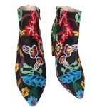 Stuart Weitzman  Embroidered Vero Cuoio Ankle Boots Sz 6.5 Photo 4