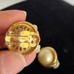 Vintae Ciner Cabachon Pearl Clip On Earrings Gold Signed Classic Glam Old Money Photo 9