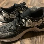 Nike FlyKnit Tennis Shoes Photo 3