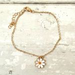 Urban Outfitters  White Daisy Flower Gold Chain Anklet or Bracelet Jewelry NEW Photo 0