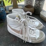 Nike Women’s Blazers ‘77 White and Pink High-Top Sneakers Vintage Classic Sz9 Photo 4