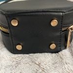 black purse Photo 3