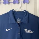 Nike NWOT‎  women’s dri-fit navy blue Phillies embroidered chest polo shirt top M Photo 2