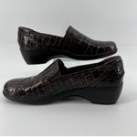 Clarks Women 10 Bendables Slip On Heeled Loafer Brown Faux Alligator Shiny Work Photo 4
