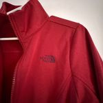 The North Face  - Women's Zip Front Jacket in Red Photo 2