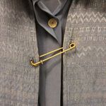 Vtg Nina Piccalino blue 80’s 90’s layered chevron‎ blouse with kilt pins size 6 Photo 4