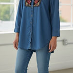 Holding Horses  Embroidered Western Button Up Shirt Womens Size 6 Boho Cowgirl Photo 0