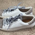 Universal Threads Universal thread star sneaker with leopard print and silver laces Photo 2