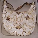 Purse. (B) Gold Photo 0