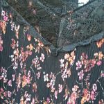 New Everleigh Lace Trim Floral V Photo 5