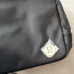 Lululemon  Everywhere Belt Bag 1L *Wordmark
Colour Black/Gold/White Opal Photo 9