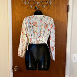 🆕 Meraki White & Floral Long Sleve Crop Top with Sinch Sides Size XS Photo 6