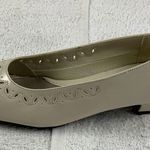 Jubilee Cara Cut out camp pump vintage Bone Shoe Size 9.5 Photo 1