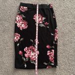 Iris  Black & Pink Floral Fitted Body-Con Professional Pencil Skirt | Size Large Photo 4