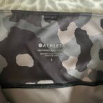 Athleta  Leggings Womens size Large Lightning Camo 7/8 Tight Pockets Active Yoga Photo 1