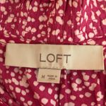 Loft  size medium Textured Dot Pleated Ruffle Shell in Magenta Sunset Photo 4