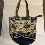 Billabong Large Tote W/Zipper Closure and inside zip pocket 17” x 17”
EUC Photo 0