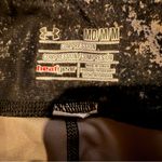 Under Armour  Compression High Rise‎ Black & White Print Capri Leggings Sz M Photo 3