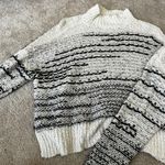 Knox Rose sweater Photo 2