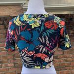Pretty Little Thing  Cropped Knot Front Hibiscus Floral Tropical Stretch Top 6 Photo 4