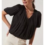 ASTR ‎ the Label Blouse Pleated V-Neck Puff Sleeve bubble hem Black Size L Photo 0