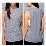 Lululemon Women’s  Athletica Muscle Hustle Tee Gray White Abstract Tank Top Photo 5