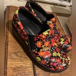 Klogs Nursing Shoes Flower Print Clogs Size 6.5 Photo 0