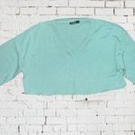 Boohoo  cropped top shirt size small Photo 0