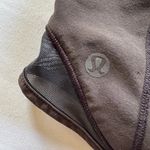 Lululemon Women's Hotty Hot Shorts Mid Rise size 4 Photo 2