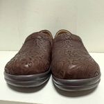 Alegria  Keli PRO Brown Emboss Paisley Photo 4