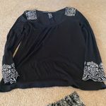 Lucy & Laurel New  embroidered tee M Photo 0