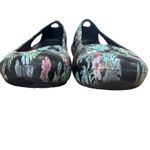 Crocs  Kadee Womens Tropical Floral Ballet Flat Slip On Black Green Flowers Sz 7 Photo 3
