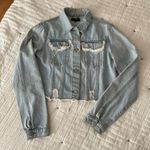 Pretty Little Thing Distressed Raw Hem Cropped Denim Jean Jacket Size 6 US Photo 2